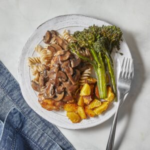 A plate of Chicken Marsala from Azuluna Foods